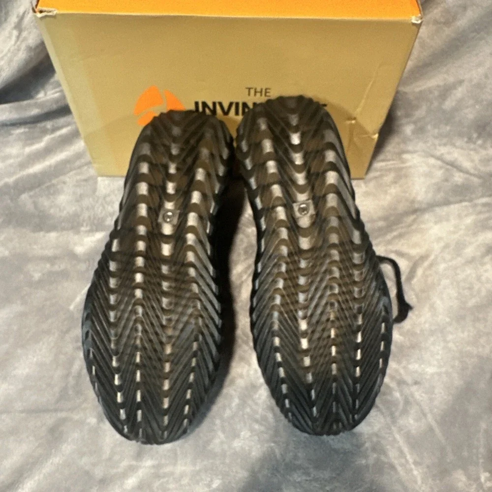 THE INVINCIBLE SHOE DEFENDER 703 US MENS SIZE 12.5 Steel toe